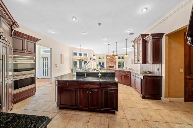 8 China Lane, Setauket, NY 11733