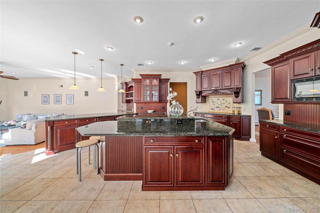 8 China Lane, Setauket, NY 11733