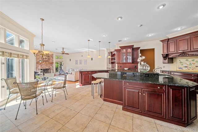 8 China Lane, Setauket, NY 11733