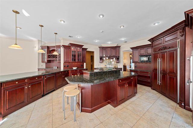 8 China Lane, Setauket, NY 11733