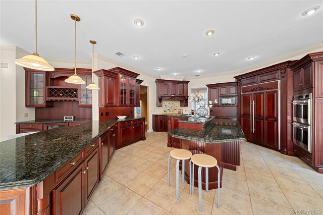 8 China Lane, Setauket, NY 11733