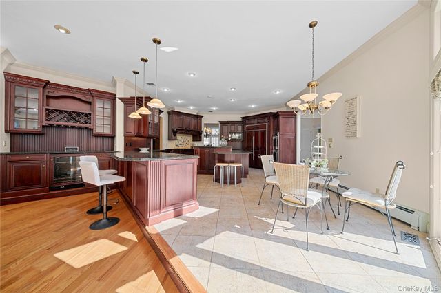 8 China Lane, Setauket, NY 11733