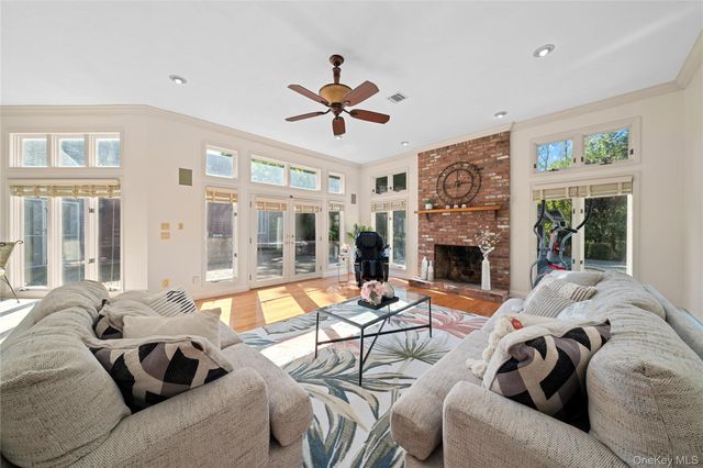 8 China Lane, Setauket, NY 11733