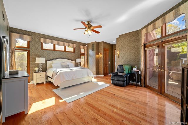 8 China Lane, Setauket, NY 11733