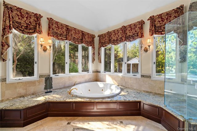 8 China Lane, Setauket, NY 11733