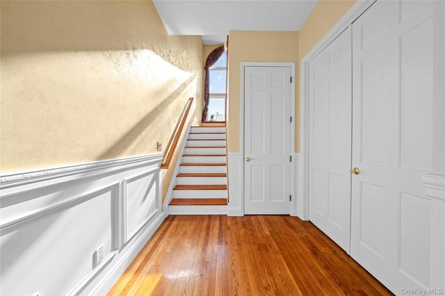 8 China Lane, Setauket, NY 11733
