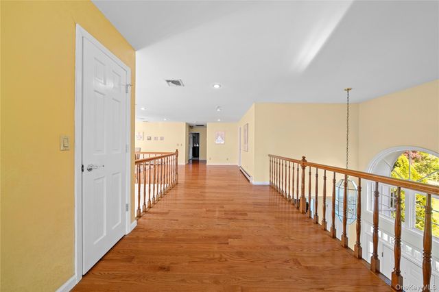 8 China Lane, Setauket, NY 11733