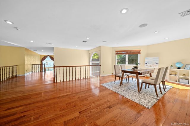 8 China Lane, Setauket, NY 11733