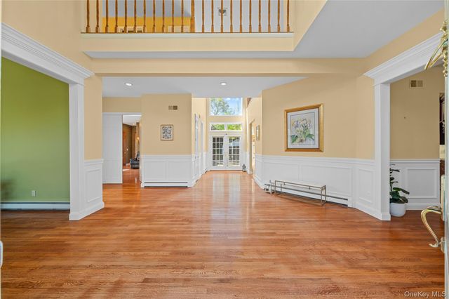 8 China Lane, Setauket, NY 11733