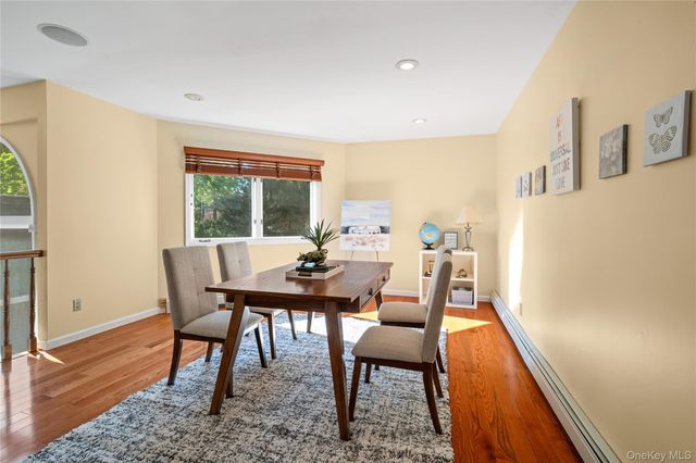 8 China Lane, Setauket, NY 11733