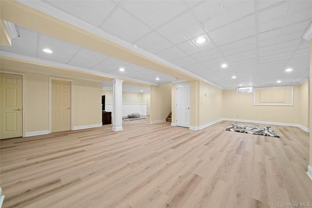 8 China Lane, Setauket, NY 11733