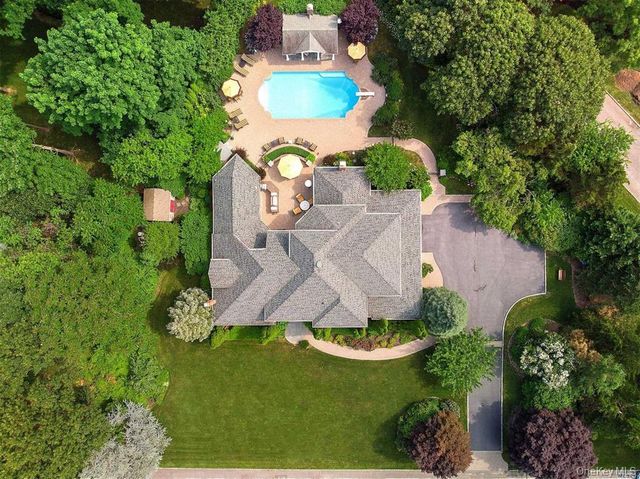 8 China Lane, Setauket, NY 11733