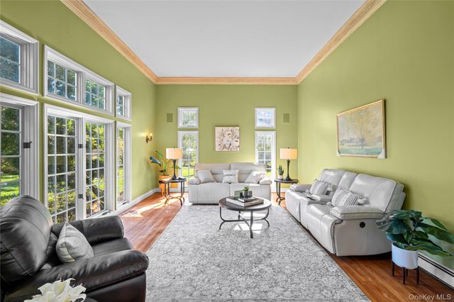 8 China Lane, Setauket, NY 11733