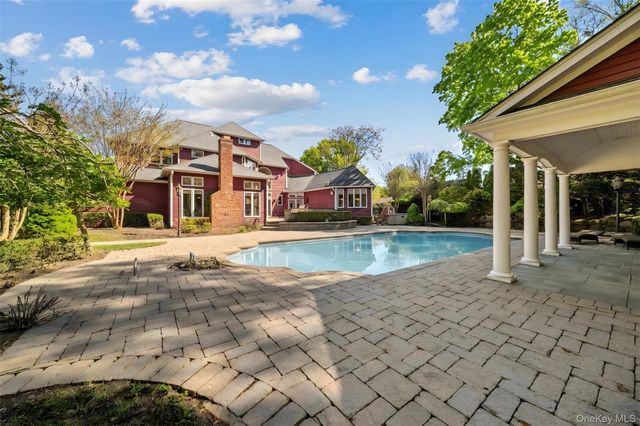 8 China Lane, Setauket, NY 11733