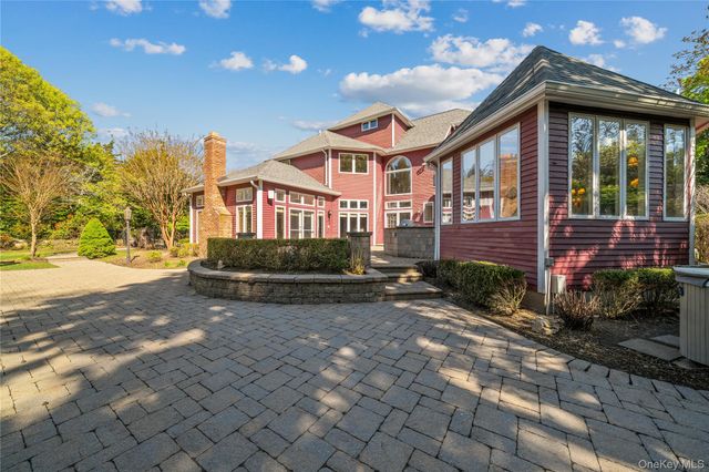 8 China Lane, Setauket, NY 11733
