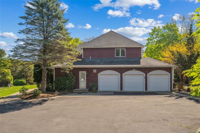 8 China Lane, Setauket, NY 11733