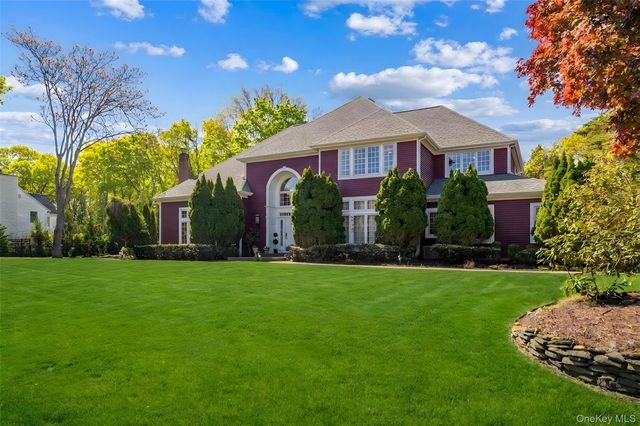 8 China Lane, Setauket, NY 11733