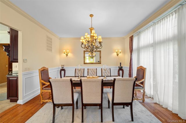 8 China Lane, Setauket, NY 11733