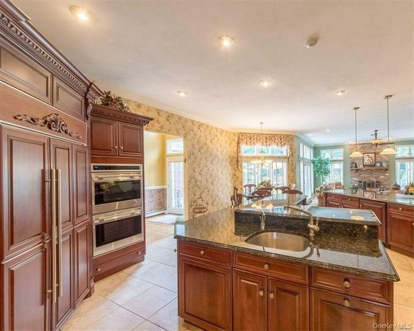 8 China Lane, Setauket, NY 11733