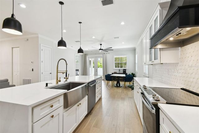 3106 W CHEROKEE AVENUE, Tampa, FL 33611