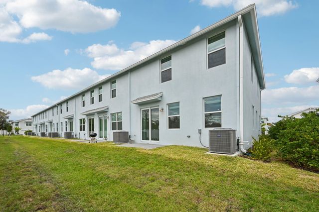568 Salisbury Circle, Fort Pierce, FL 34982