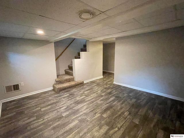 3049 Newport Avenue, Omaha, NE 68112