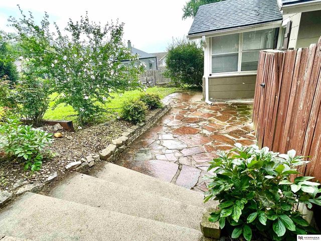 3049 Newport Avenue, Omaha, NE 68112