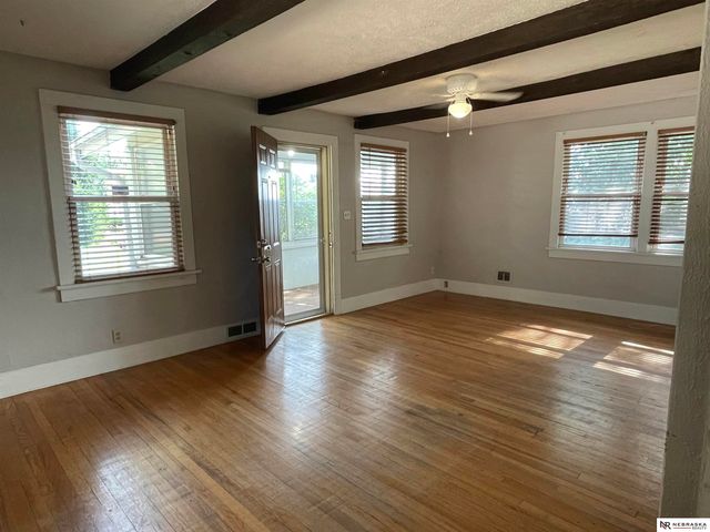 3049 Newport Avenue, Omaha, NE 68112