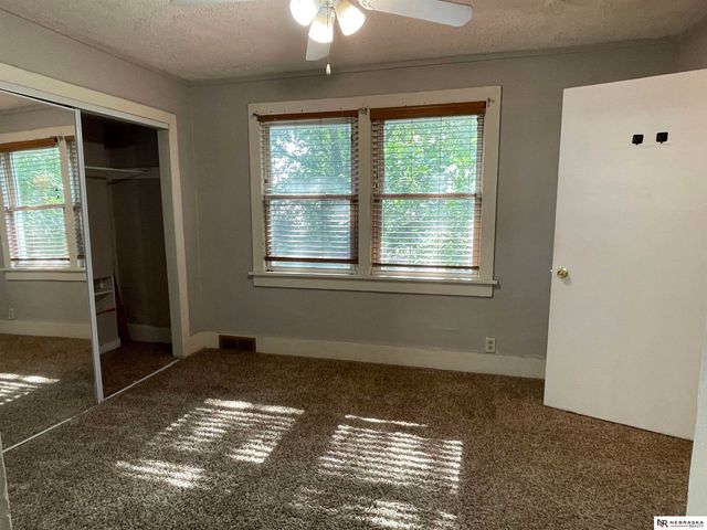 3049 Newport Avenue, Omaha, NE 68112