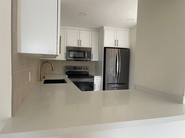 9471 Evergreen Place 301, Davie, FL 33324