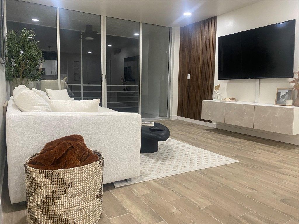 9471 Evergreen Place 301, Davie, FL 33324