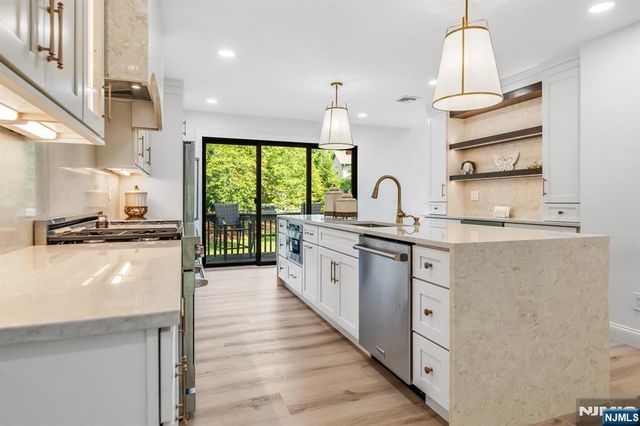 836 Hemlock Court T165, Norwood, NJ 07648