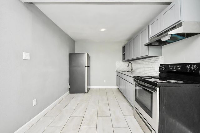 7919 Brays Street D, Houston, TX 77012