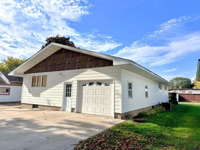 1202 S 9th Street, Prairie Du Chien, WI 53821