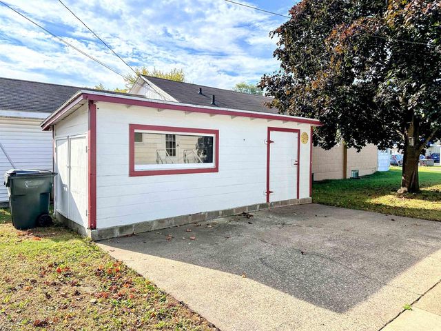 1202 S 9th Street, Prairie Du Chien, WI 53821