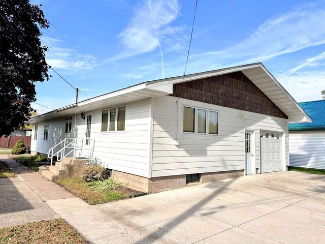 1202 S 9th Street, Prairie Du Chien, WI 53821