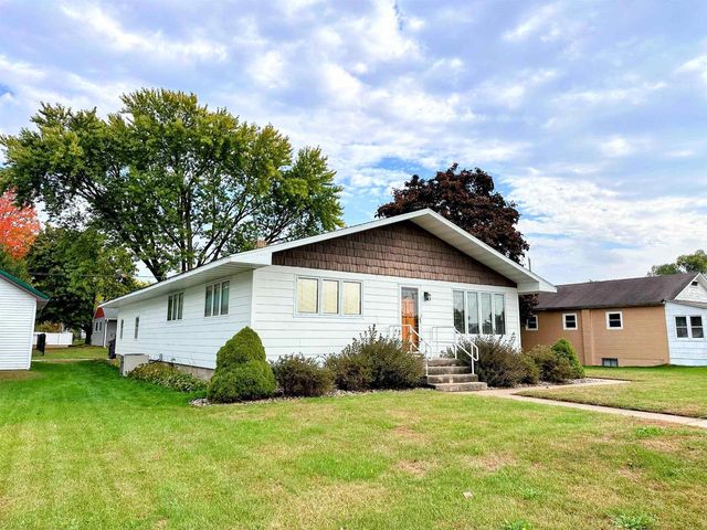 1202 S 9th Street, Prairie Du Chien, WI 53821