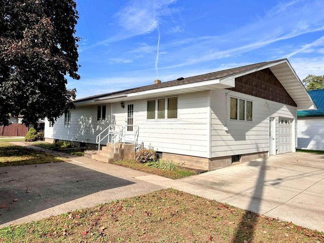 1202 S 9th Street, Prairie Du Chien, WI 53821