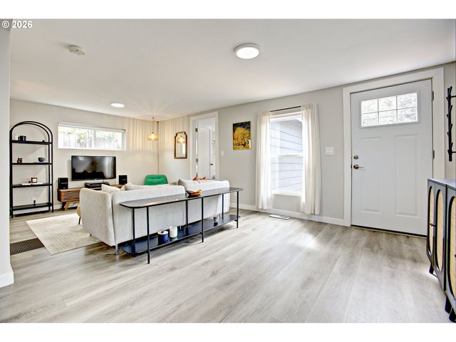8425 N SWENSON St, Portland, OR 97203