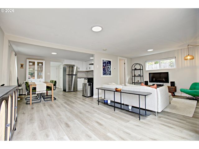 8425 N SWENSON St, Portland, OR 97203