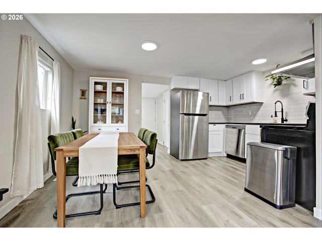 8425 N SWENSON St, Portland, OR 97203