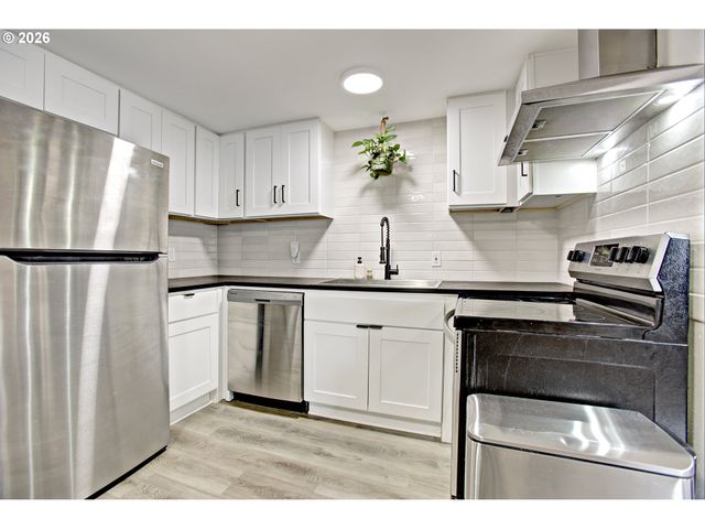 8425 N SWENSON St, Portland, OR 97203
