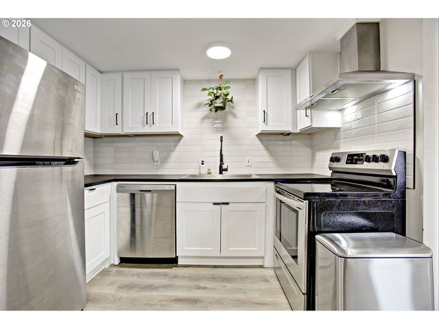 8425 N SWENSON St, Portland, OR 97203