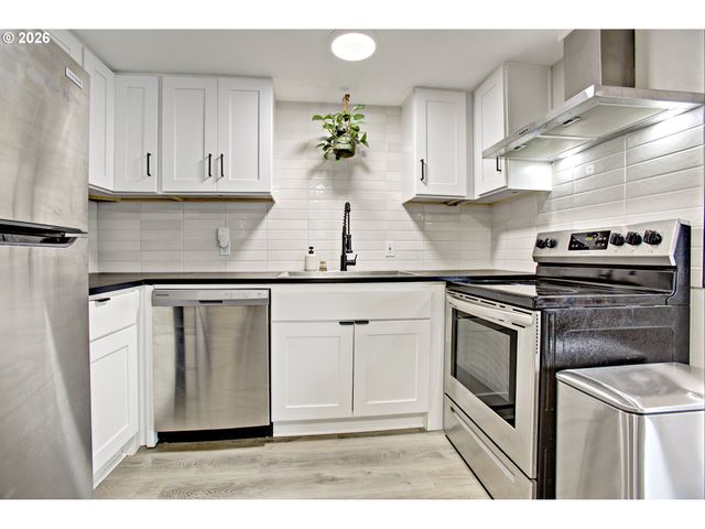 8425 N SWENSON St, Portland, OR 97203