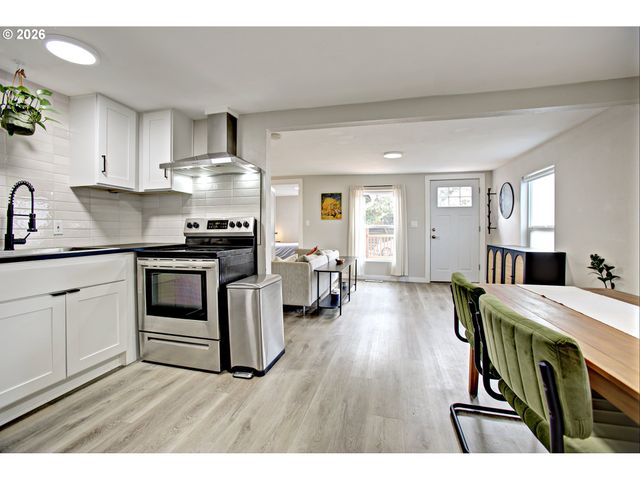 8425 N SWENSON St, Portland, OR 97203