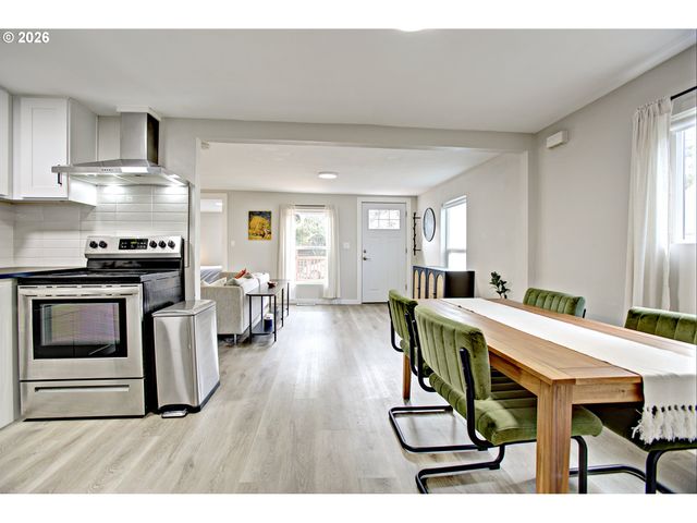 8425 N SWENSON St, Portland, OR 97203
