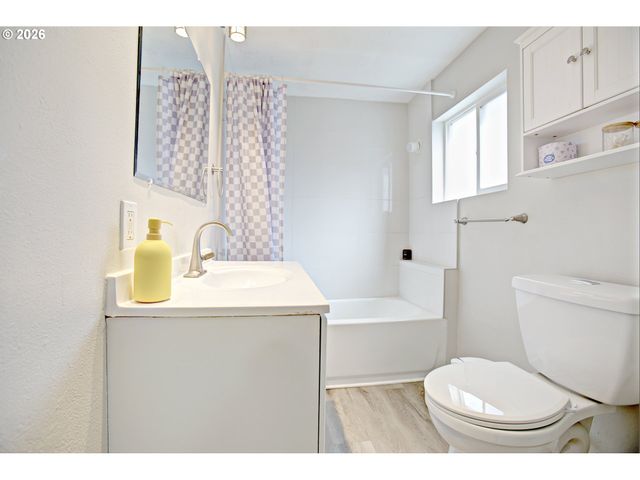 8425 N SWENSON St, Portland, OR 97203