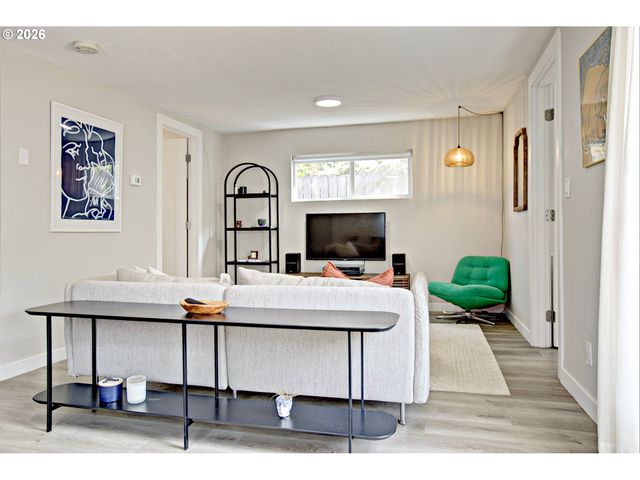 8425 N SWENSON St, Portland, OR 97203