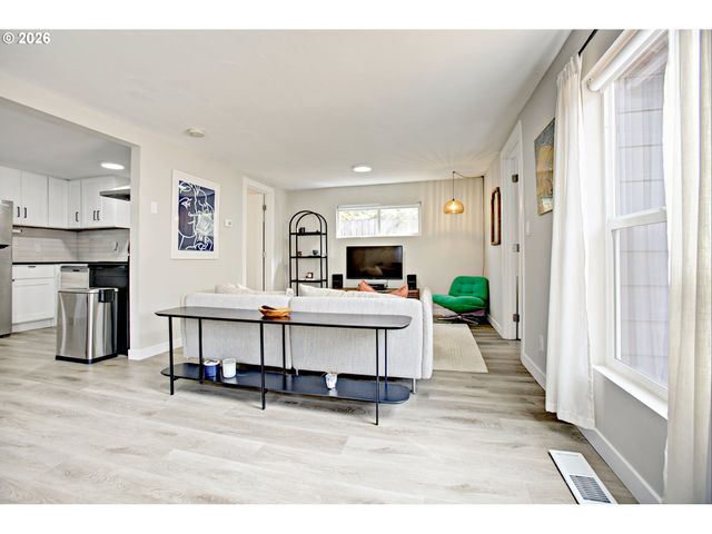 8425 N SWENSON St, Portland, OR 97203