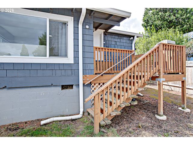 8425 N SWENSON St, Portland, OR 97203